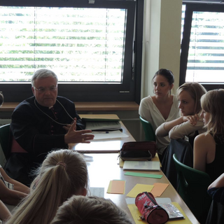 bischof-koch-im-lk-reli Montessori-Schulzentrum Leipzig - Neuigkeiten - Bischof Koch im Gespräch mit der Schulgemeinde